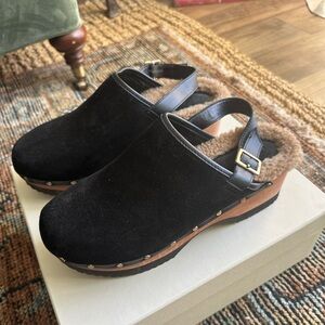 M.GEMI the Greta backstrap with shearling clog in black with box.